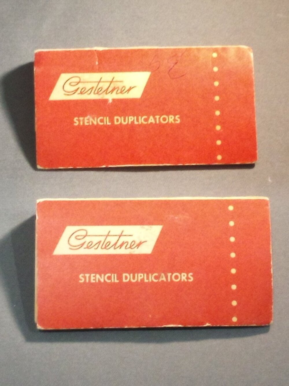Mid-Century (1950s/60s) - Gestetner Advertising Golf Tees - Orange Translucent - Picture 6 of 16